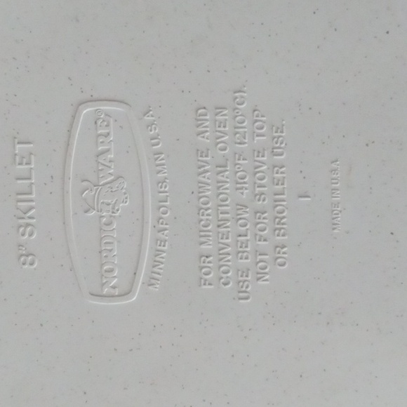 ✨ Nordic Ware 8" Skillet - Picture 3 of 3